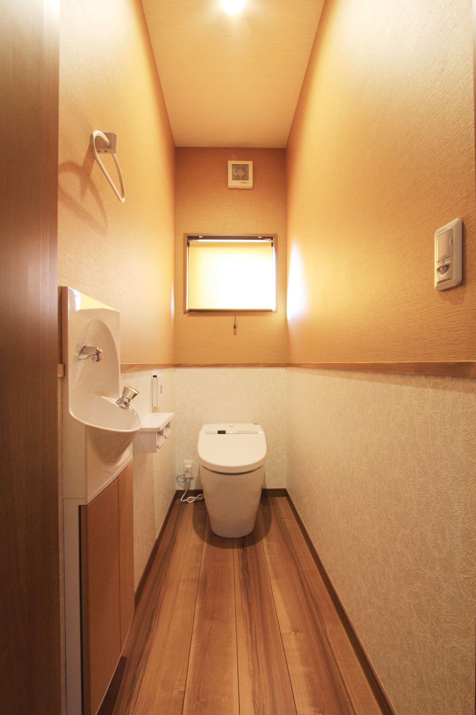 トイレ @ ぬくもりを感じる薪ストーブの家 / アリケン・プラス 建築実例